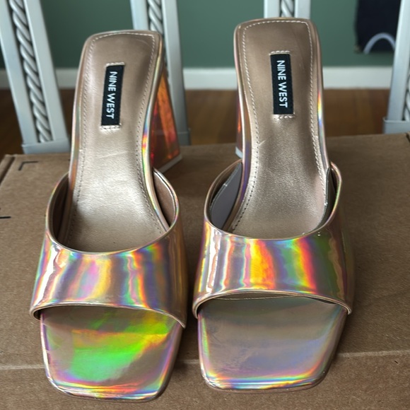 New women’s Sz 8M gold  irisdescent glam high heels on the go slide sandals - Picture 8 of 14